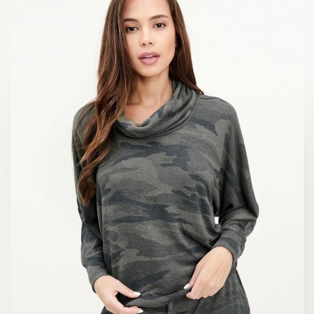 New Splendid Cowl Neck Sweater size‎ XL